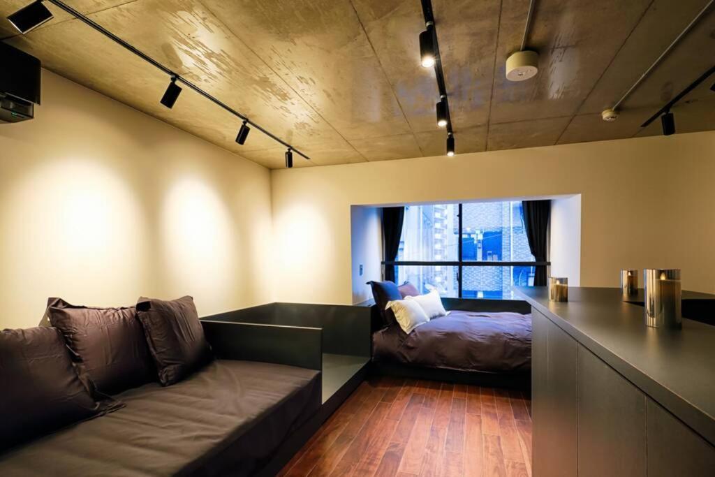 Tokyo Diagonal Tower Villa